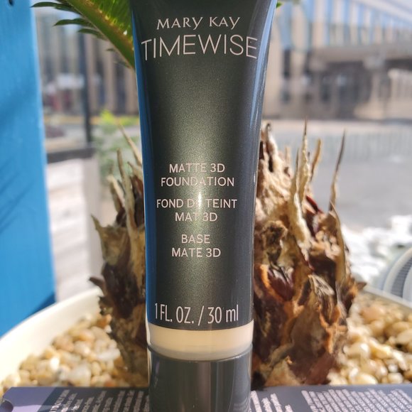 Ivory C 110 Matte 3D Foundation - Combo to Oily Skin - Timewise Mary Kay - Picture 2 of 5